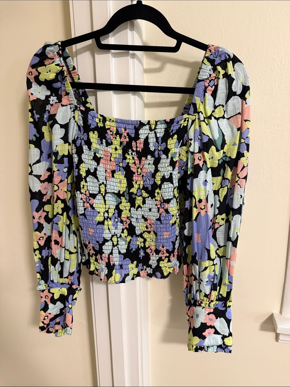 Floral Smocked Long-Sleeve Crop Top - Black Multi